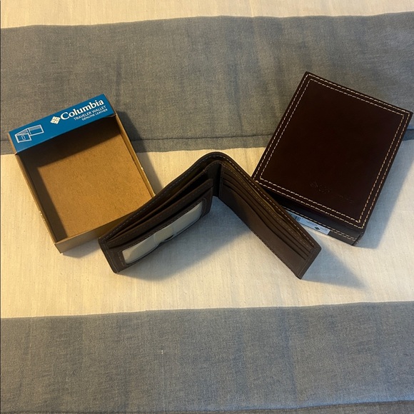 Columbia Dark Brown Leather Bifold Wallet - Picture 1 of 5